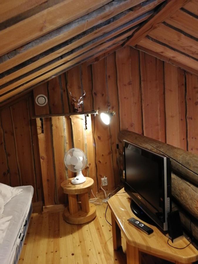 Chill Cave - Logwood Cottage รูกา ภายนอก รูปภาพ