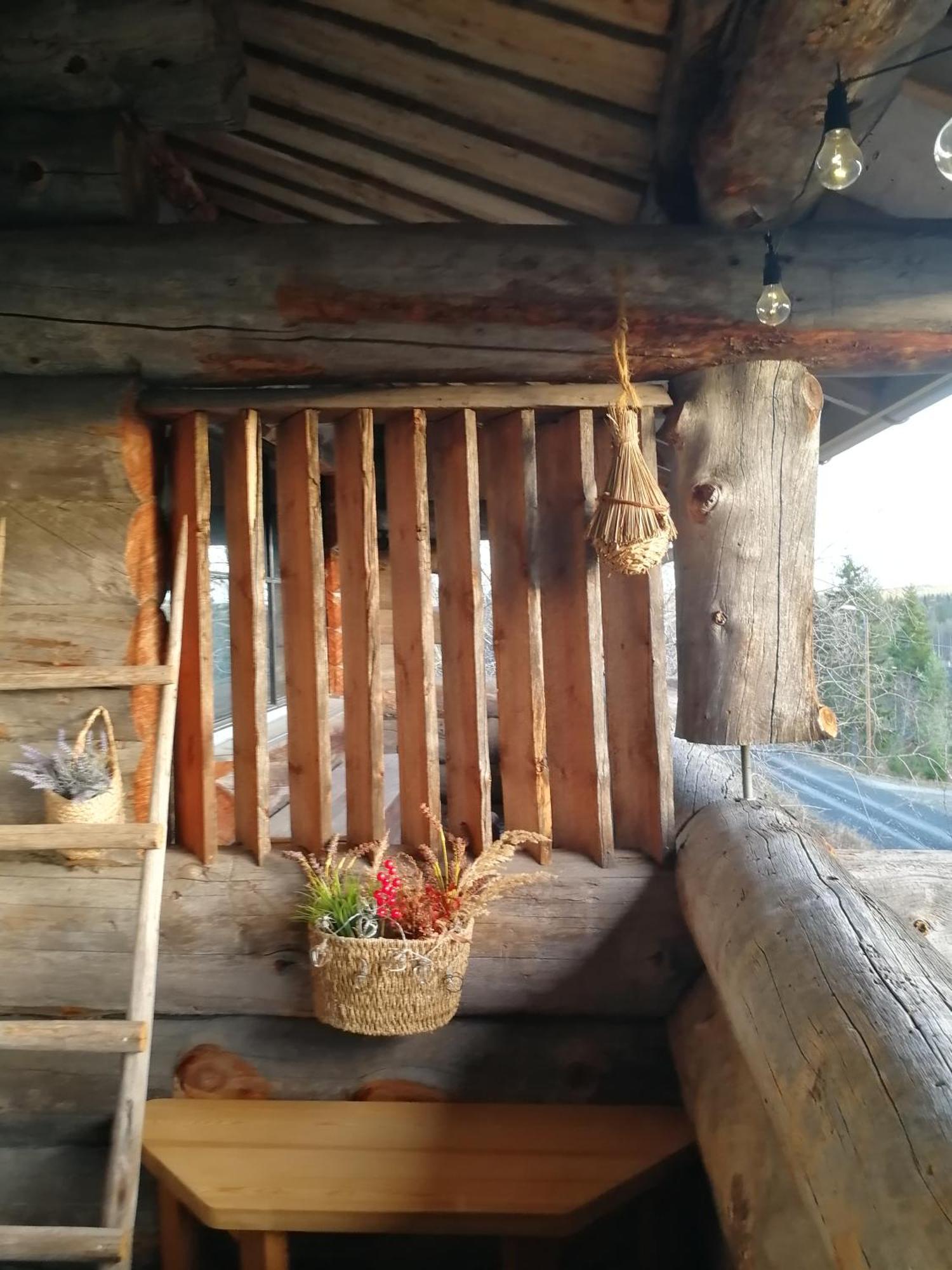 Chill Cave - Logwood Cottage รูกา ภายนอก รูปภาพ